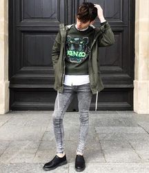 Hotties in sneakers 5d7511f0b698a.jpg