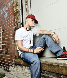 Hotties in sneakers 5d75121a5e055.jpg