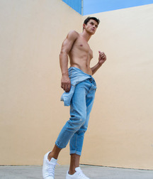 Hotties in sneakers 5d751226e0867.jpg