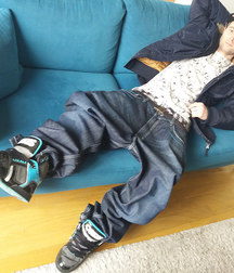 Hotties in sneakers 5d75122c93236.jpg