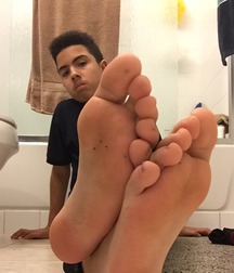 Best boyfeet 5d79756c70c41.jpg