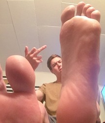 Best boyfeet 2 5d7a48b1e6ccd.jpg