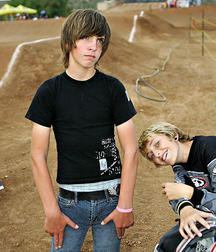 Teens in jeans 5d8021c4b5f68.jpg