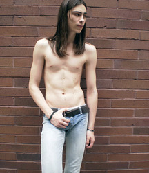 Teens in jeans 5d8021e368c74.jpg