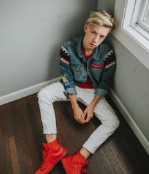 Boys so beautiful 5d863a853fa7d.jpg