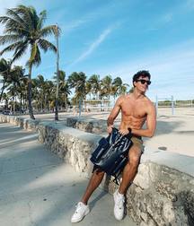 City boys on vacation 5d8771601e367.jpg