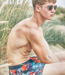Beach hotties 2 5d877455e56b2.jpg