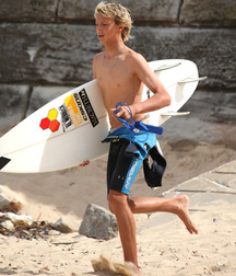 Surfer hotties 3 5d877db5bcee9.jpg