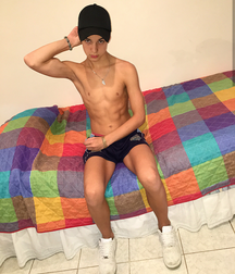 Shirtless bois 5d8b6fe3de634.png