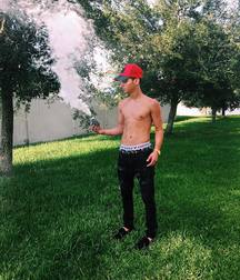 Shirtless bois 5d8b704cc2deb.jpg