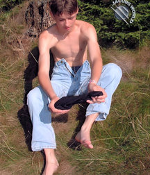 Barefoot twinks 7 5d8bd8f2eab50.jpg
