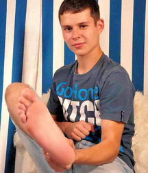 Barefoot twinks 7 5d8bd9156e8a5.jpg