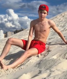Twinks 179 5d8cfb42a25db.jpg