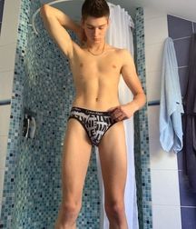 Boys and heros 5d8d5150e8e9b.jpg