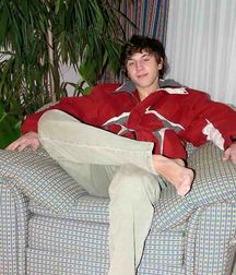Boys shows feet 5d8dedc14c6b4.jpg