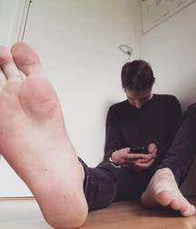 Barefoot cuties 5d8e620d2f5dc.jpeg