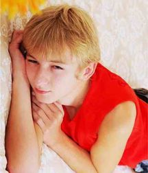 Blonde boy Arkadi 5d8e8ae48bd2c.jpg