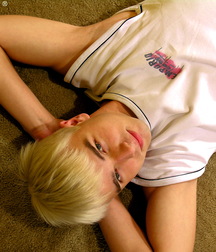 Blonde hottie 5d8ea4db6906b.jpg