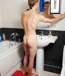 Cutie in bathroom 5d8f694aad691.jpg