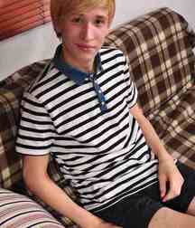 Blonde sweden boy Karson 5d8f6b66652b6.jpg