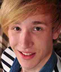 Blonde sweden boy Karson 5d8f6b6a64a86.jpg