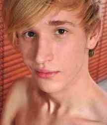 Blonde sweden boy Karson 5d8f6b9d25cd9.jpg