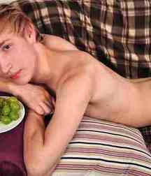 Blonde sweden boy Karson 5d8f6ba52561b.jpg