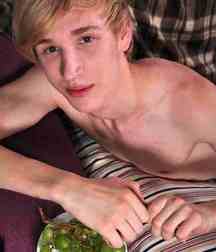 Blonde sweden boy Karson 5d8f6ba68bffb.jpg
