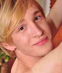 Blonde sweden boy Karson 5d8f6bcc55c37.jpg