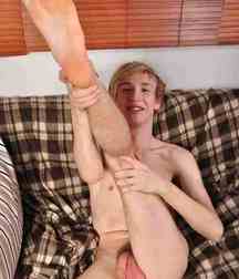 Blonde sweden boy Karson 5d8f6bdbbff0e.jpg