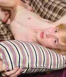Blonde sweden boy Karson 5d8f6c4ebf69f.jpg