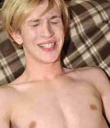 Blonde sweden boy Karson 5d8f6c5db07d2.jpg