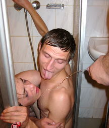 Boys pissing 6 5d9284e97334f.jpg