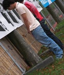 Boys pissing 6 5d9284eb17424.jpg