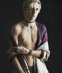 Twinks in the sun 5d96478acfaa5.png