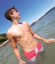 Twinks in the sun 5d96478e62177.jpg