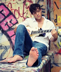 Tasty boy feet to lick 5d98b0fb6166c.jpg
