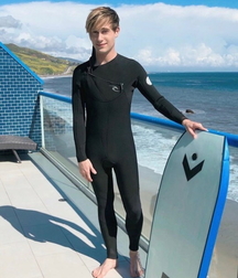 Divers and surfers 5d9c800da9b7b.jpg