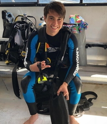 Divers and surfers 5d9c800f6f07d.jpg