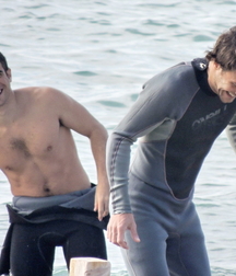 Divers and surfers 5d9c8036a9da2.jpg