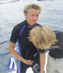 Divers and surfers 5d9c8039d80e8.jpg