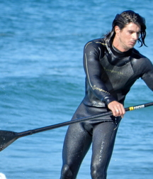 Divers and surfers 5d9c8048eae39.jpg