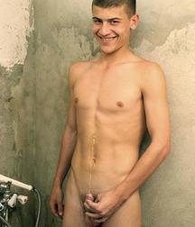 Twinks peeing 2 5d9e02352b262.jpg