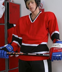 Jamie plays hockey 5d9f8e379dc7d.jpg