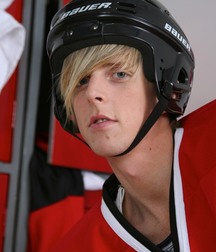 Jamie plays hockey 5d9f8e3930a9a.jpg