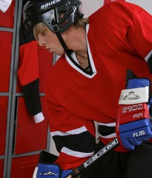 Jamie plays hockey 5d9f8e3df0a26.jpg