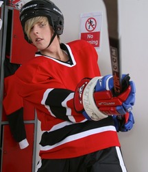 Jamie plays hockey 5d9f8e4485ffe.jpg