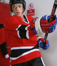 Jamie plays hockey 5d9f8e4b19bb7.jpg