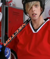 Jamie plays hockey 5d9f8e4d3e85b.jpg
