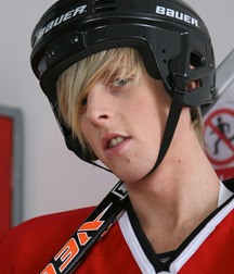 Jamie plays hockey 5d9f8e4f711eb.jpg